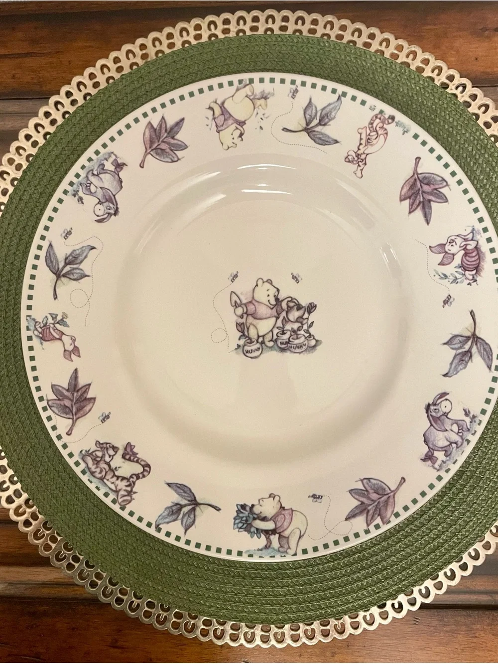 Disney Winnie the Pooh Fall/Autumn themed 100 acre woods VTG dinner plate